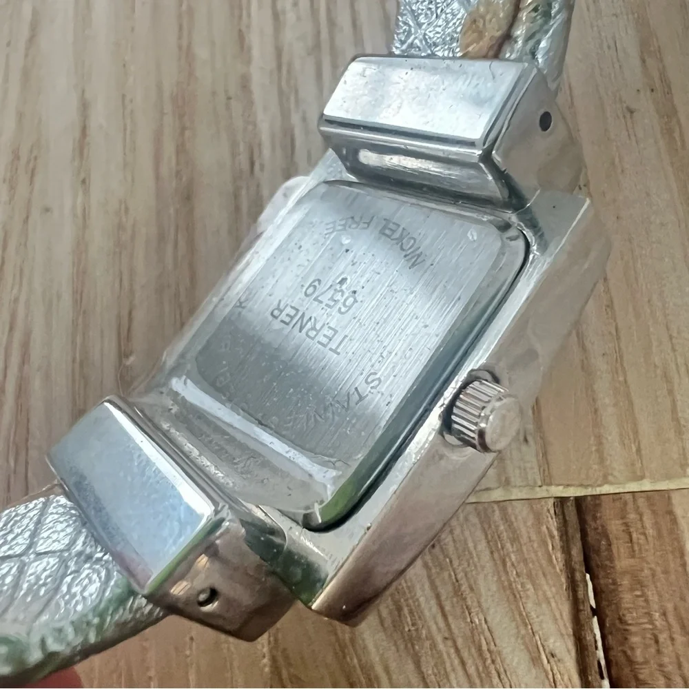 Terner ladies silver tone hinged cuff bracelet watch NEW BATTERY